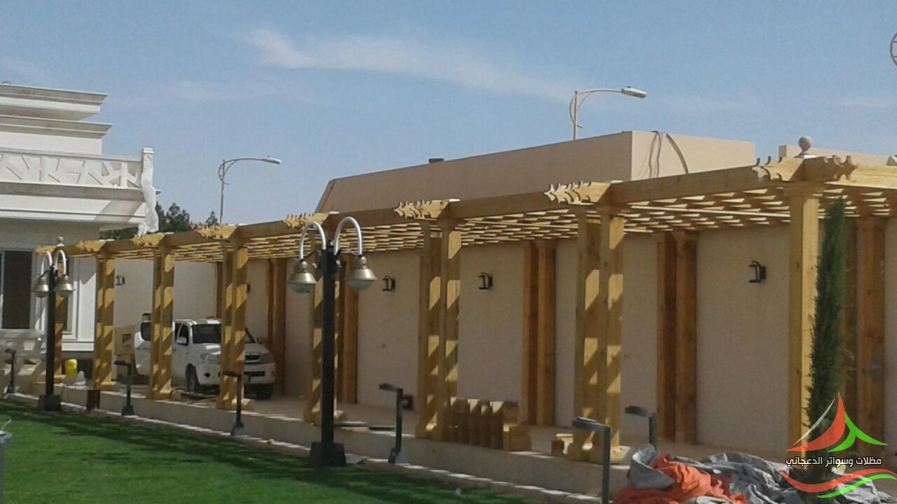 مظلات خشبية