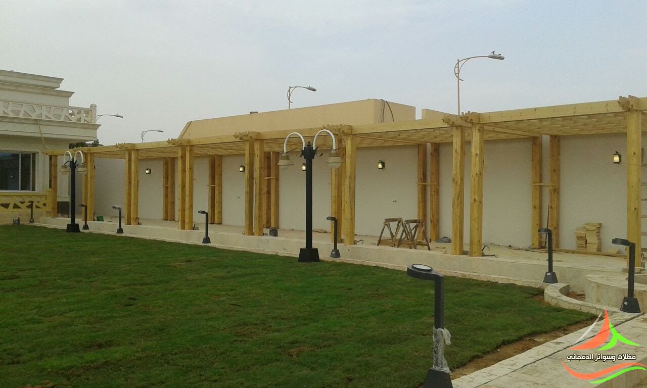مظلات خشبية بعد التركيب