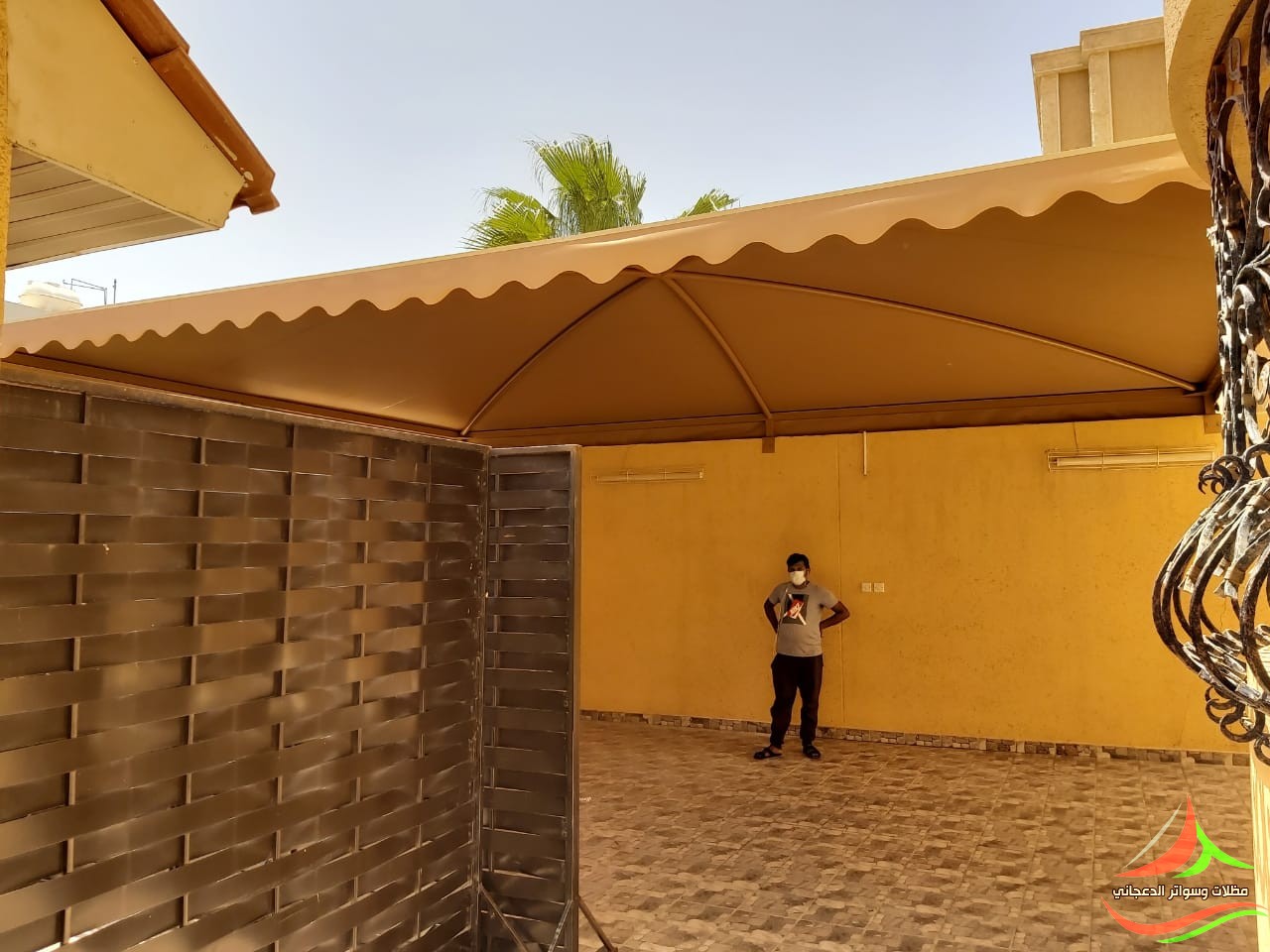 مظلات السيارات