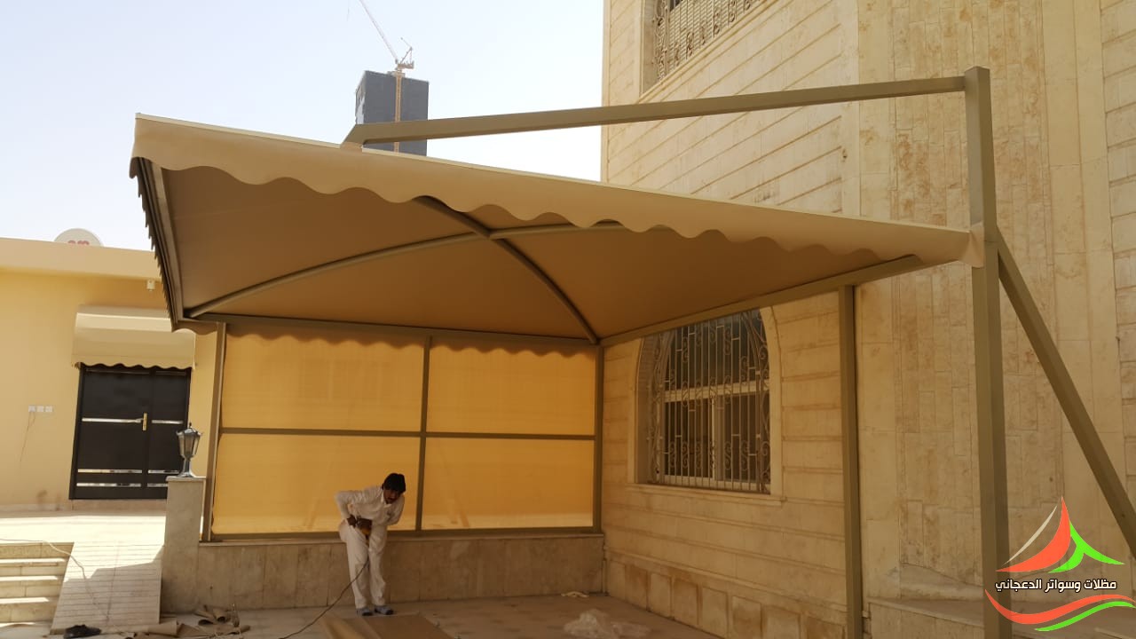 مظلات سيارات قيد التنفيذ