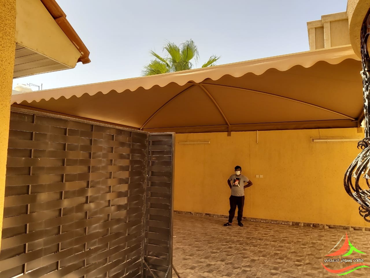 مظلات السيارات