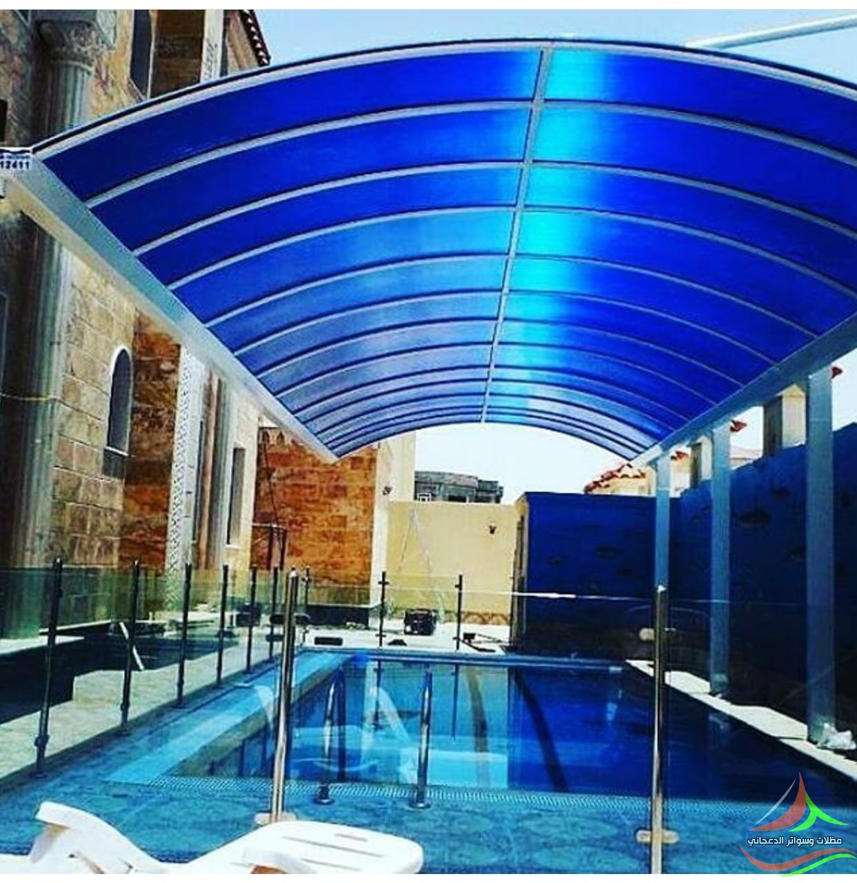مظلات المسابح