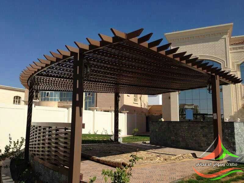 مظلات خشبية مجدولة