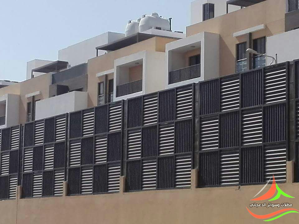سواتر خشبية لون اسود