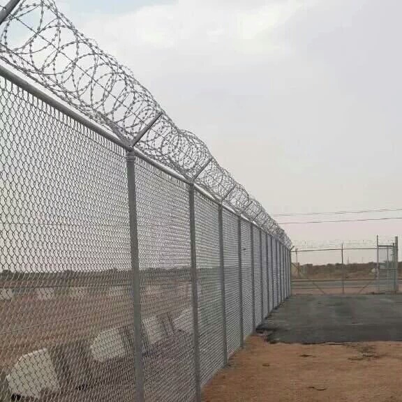 شبوك ملاعب